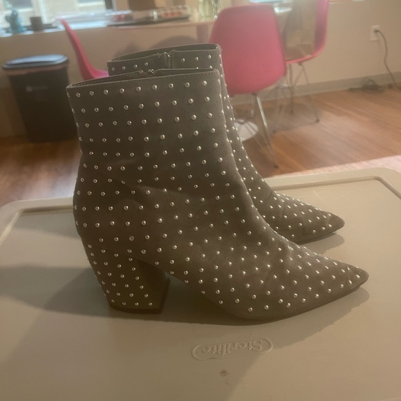 Studded boots! - Picture 2 of 4